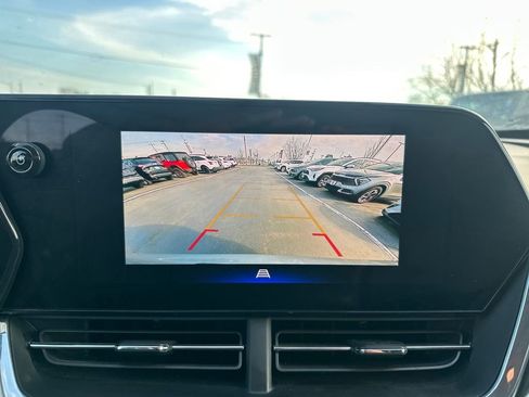 Used 2025 Chevrolet Trax LT w/ Driver Confidence Package image 21