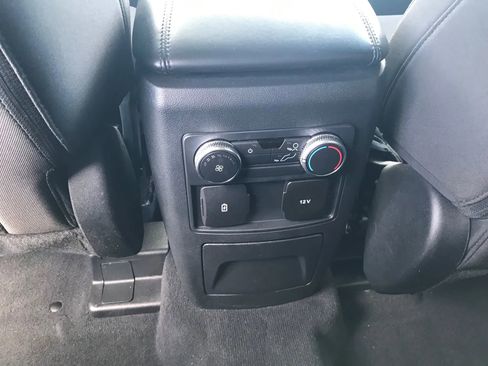 Used 2022 Ford Explorer XLT image 34