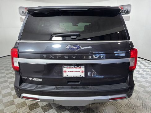 Used 2024 Ford Expedition XLT image 5