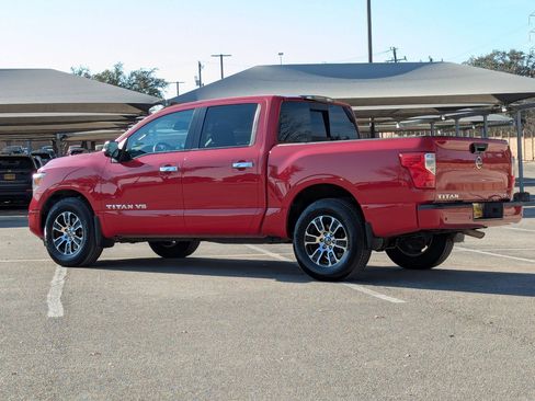 Used 2020 Nissan Titan SV image 6