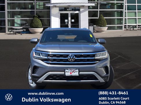 Used 2023 Volkswagen Atlas Cross Sport SE w/ Panoramic Sunroof Package FWD image 2
