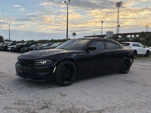 Used 2021 Dodge Charger SXT w/ Leather Interior Group RWD image 9