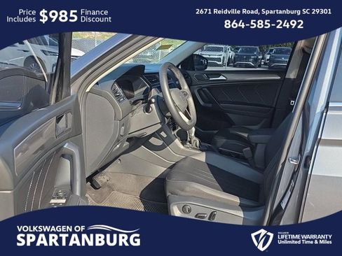 Used 2023 Volkswagen Tiguan SE image 2