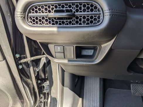 Used 2024 Honda HR-V LX image 32