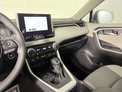 Used 2025 Toyota RAV4 XLE Premium image 25