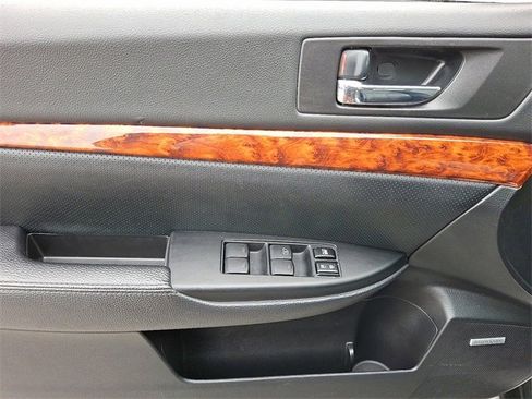 Used 2012 Subaru Outback 2.5i Limited image 12