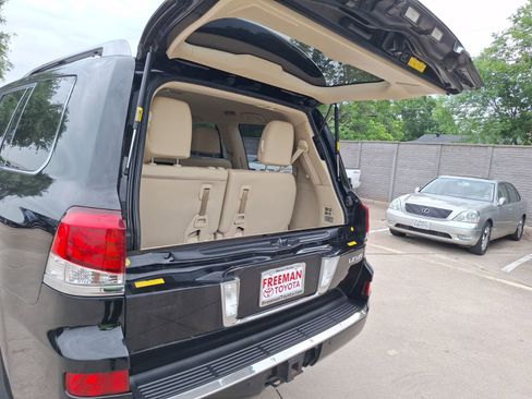 Used 2013 Lexus LX 570 4WD w/ Luxury Pkg image 38
