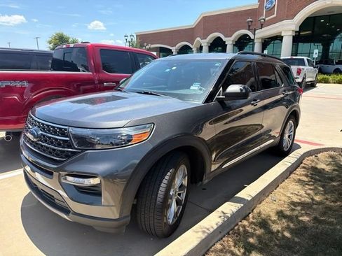 Used 2020 Ford Explorer XLT w/ Equipment Group 202A RWD image 2