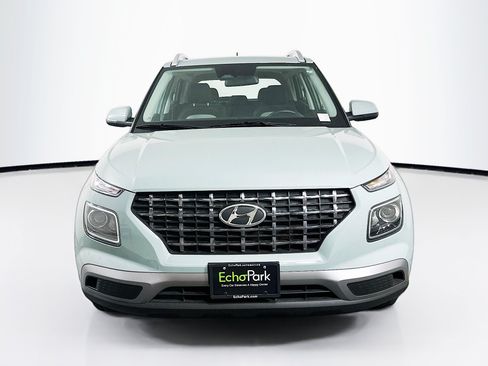 Used 2025 Hyundai Venue SEL FWD image 2