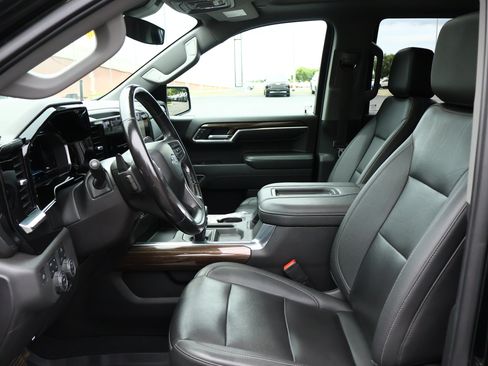 Used 2022 Chevrolet Silverado 1500 RST w/ Convenience Package II AWD/4WD image 11