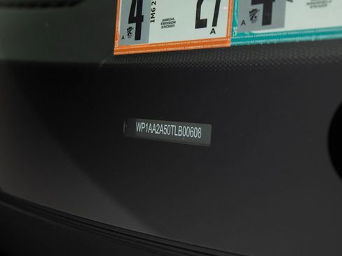 Certified 2026 Porsche Macan AWD/4WD image 42