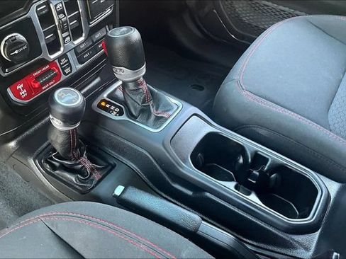 Used 2022 Jeep Wrangler Unlimited Rubicon AWD/4WD image 18