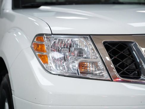 Used 2021 Nissan Frontier SV RWD image 11