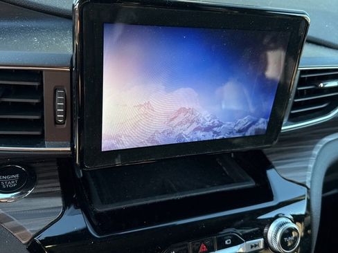 Certified 2022 Ford Explorer Limited w/ Equipment Group 301A image 9