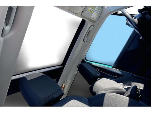 Used 2020 Jeep Renegade Latitude w/ Cold Weather Group image 19