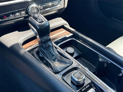 Used 2018 Volvo S90 T5 Momentum w/ Convenience Package image 18