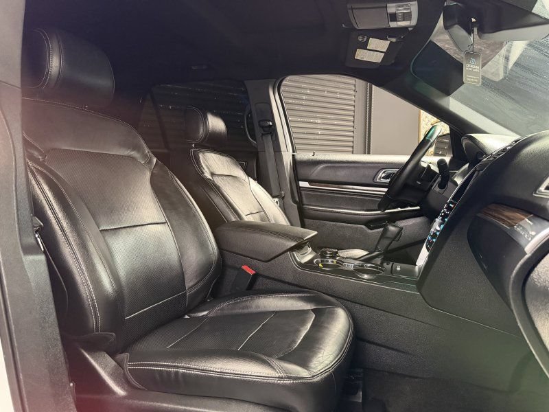 Used 2016 Ford Explorer Limited w/ Equipment Group 303A AWD/4WD image 17