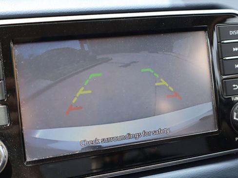 Used 2024 Nissan Versa SV FWD image 7