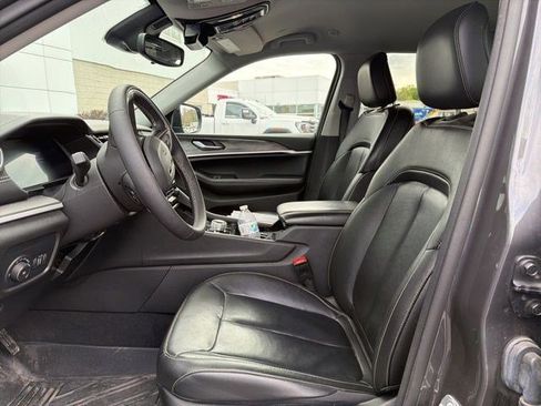 Used 2023 Jeep Grand Cherokee L Limited AWD/4WD image 33