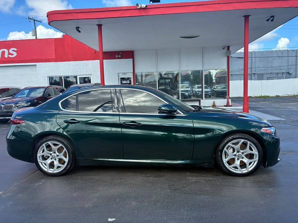 Used 2021 Alfa Romeo Giulia Ti RWD image 2