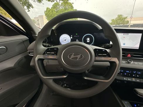 Used 2024 Hyundai Elantra SEL FWD image 21