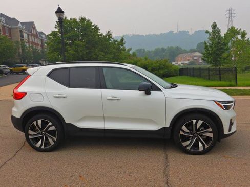 Used 2023 Volvo XC40 B5 Plus w/ Protection Package Premier AWD/4WD image 10