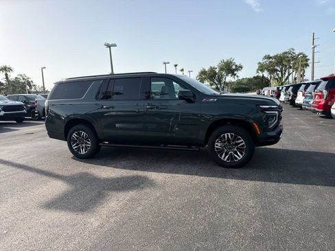 New 2026 Chevrolet Suburban Z71 w/ Comfort Package AWD/4WD image 16