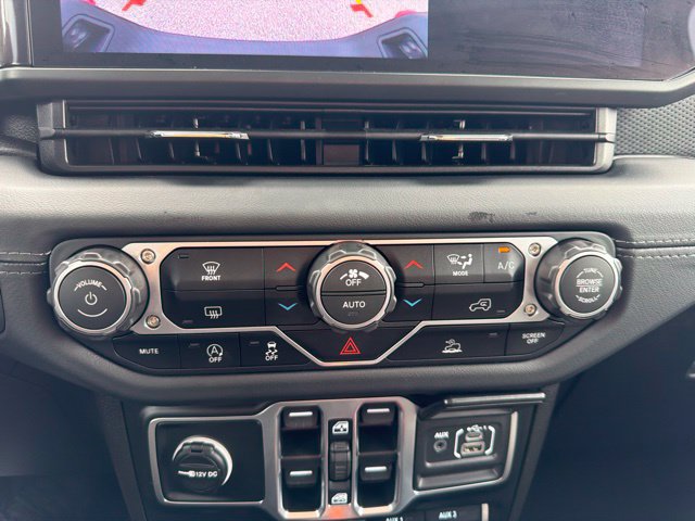 Used 2026 Jeep Gladiator Mojave AWD/4WD image 16