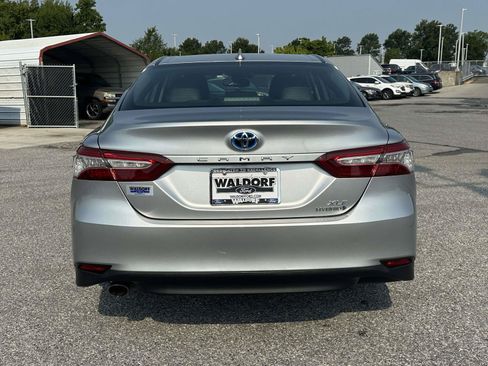 Used 2020 Toyota Camry XLE w/ Sunroof Package FWD image 5