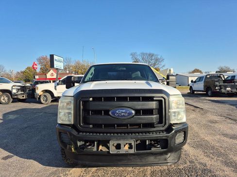 Used 2014 Ford F250 XL w/ Camper Package image 2
