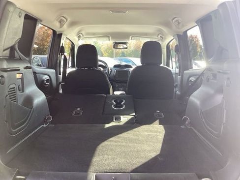 Used 2021 Jeep Renegade Latitude w/ Convenience Group image 12
