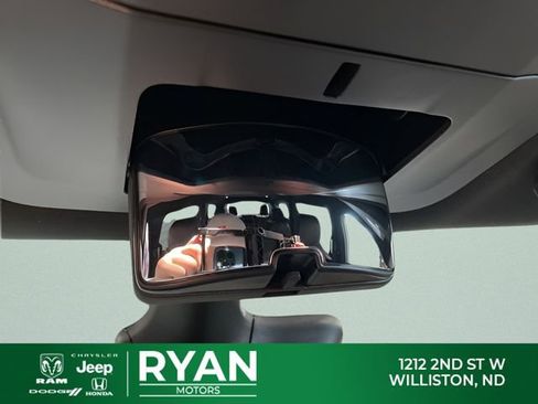 New 2026 Chrysler Pacifica Select AWD/4WD image 35