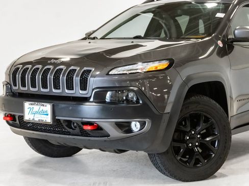 Used 2015 Jeep Cherokee Trailhawk w/ Comfort/Convenience Group AWD/4WD image 2