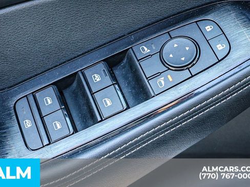 Used 2025 Nissan Rogue SV image 49