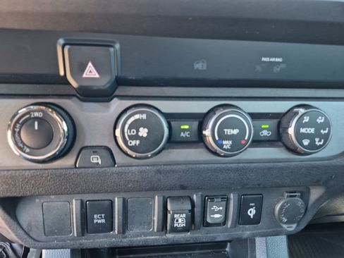 Used 2019 Toyota Tacoma TRD Off-Road AWD/4WD image 32
