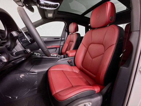 New 2026 Porsche Macan S image 5