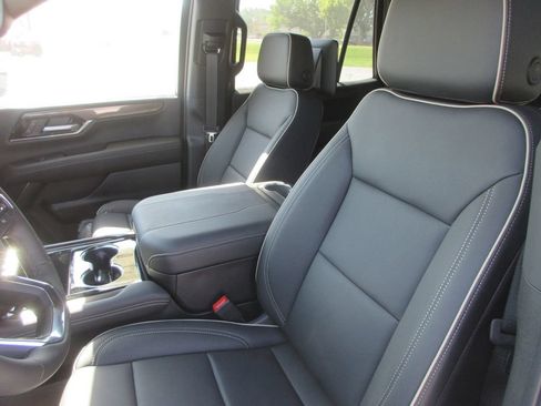 New 2026 GMC Yukon Elevation w/ Elevation Premium Package AWD/4WD image 11