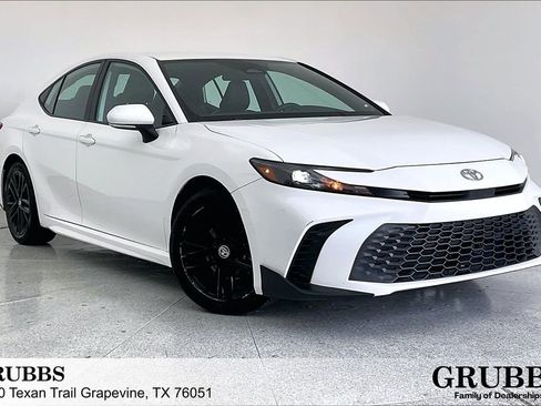 Used 2025 Toyota Camry SE image 1