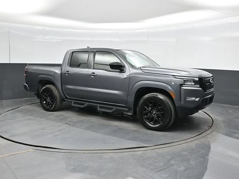 Used 2023 Nissan Frontier SV w/ Midnight Edition Package AWD/4WD image 6