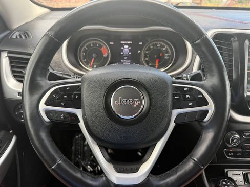 Used 2018 Jeep Cherokee Trailhawk w/ Comfort/Convenience Group AWD/4WD image 34