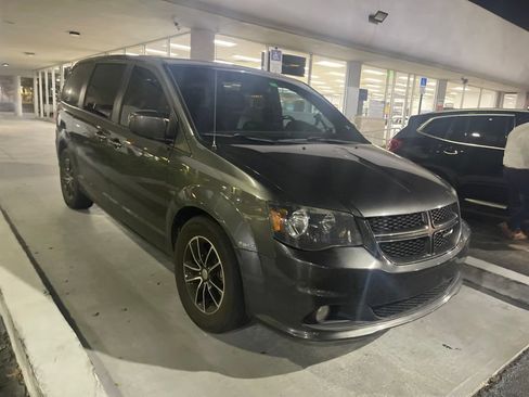 Used 2019 Dodge Grand Caravan GT FWD image 3