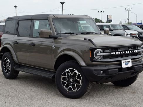 New 2026 Ford Bronco Outer Banks AWD/4WD image 3