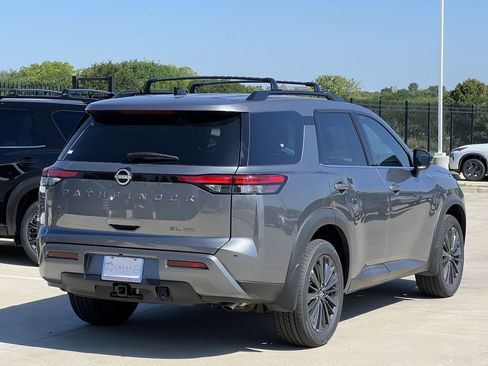 New 2026 Nissan Pathfinder SL w/ SL Premium Package AWD/4WD image 4