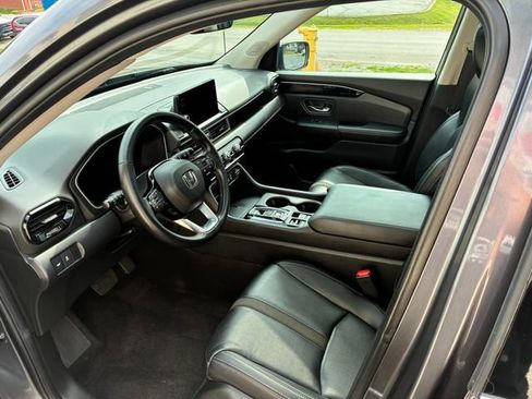 Used 2023 Honda Pilot Touring image 16