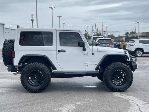 Used 2018 Jeep Wrangler Sahara w/ Connectivity Group image 6