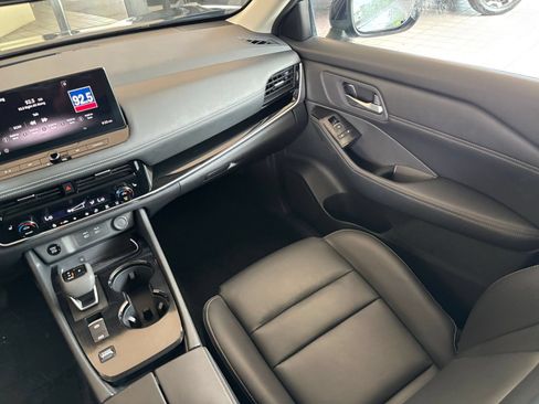Used 2026 Nissan Rogue SL FWD image 37