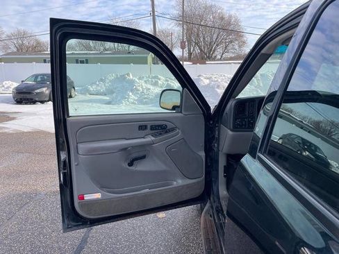 Used 2004 GMC Yukon XL SLT w/ Preferred Equipment Group image 22