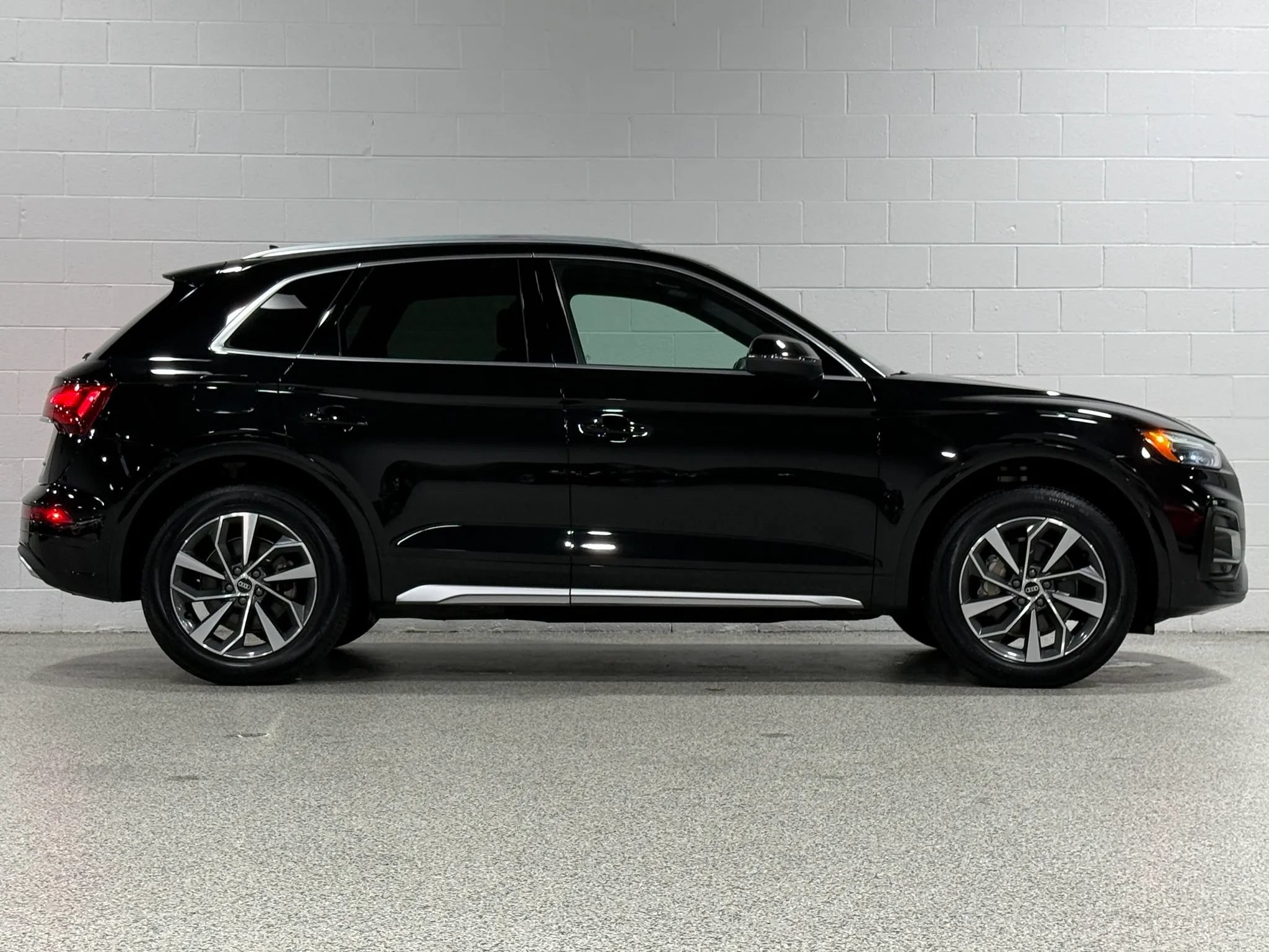 Used 2021 Audi Q5 2.0T Premium Plus w/ Premium Plus Package AWD/4WD image 5