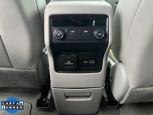 Used 2023 GMC Acadia SLT image 16