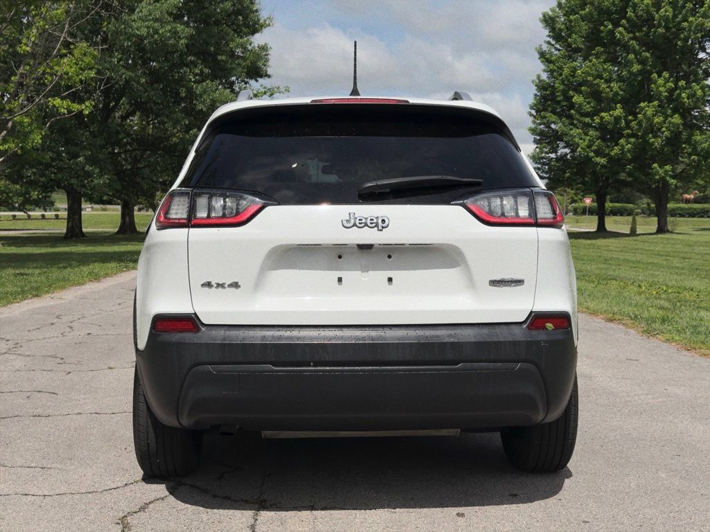 Used 2019 Jeep Cherokee Latitude Plus w/ Cold Weather Group AWD/4WD image 4